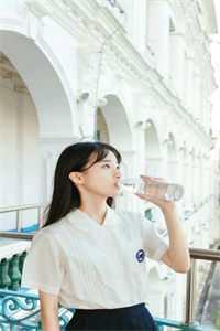 穿成霸道总裁的贴身管家七月之秋